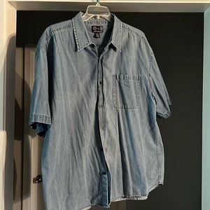 Women’s shortsleeved shortsleeved shirt